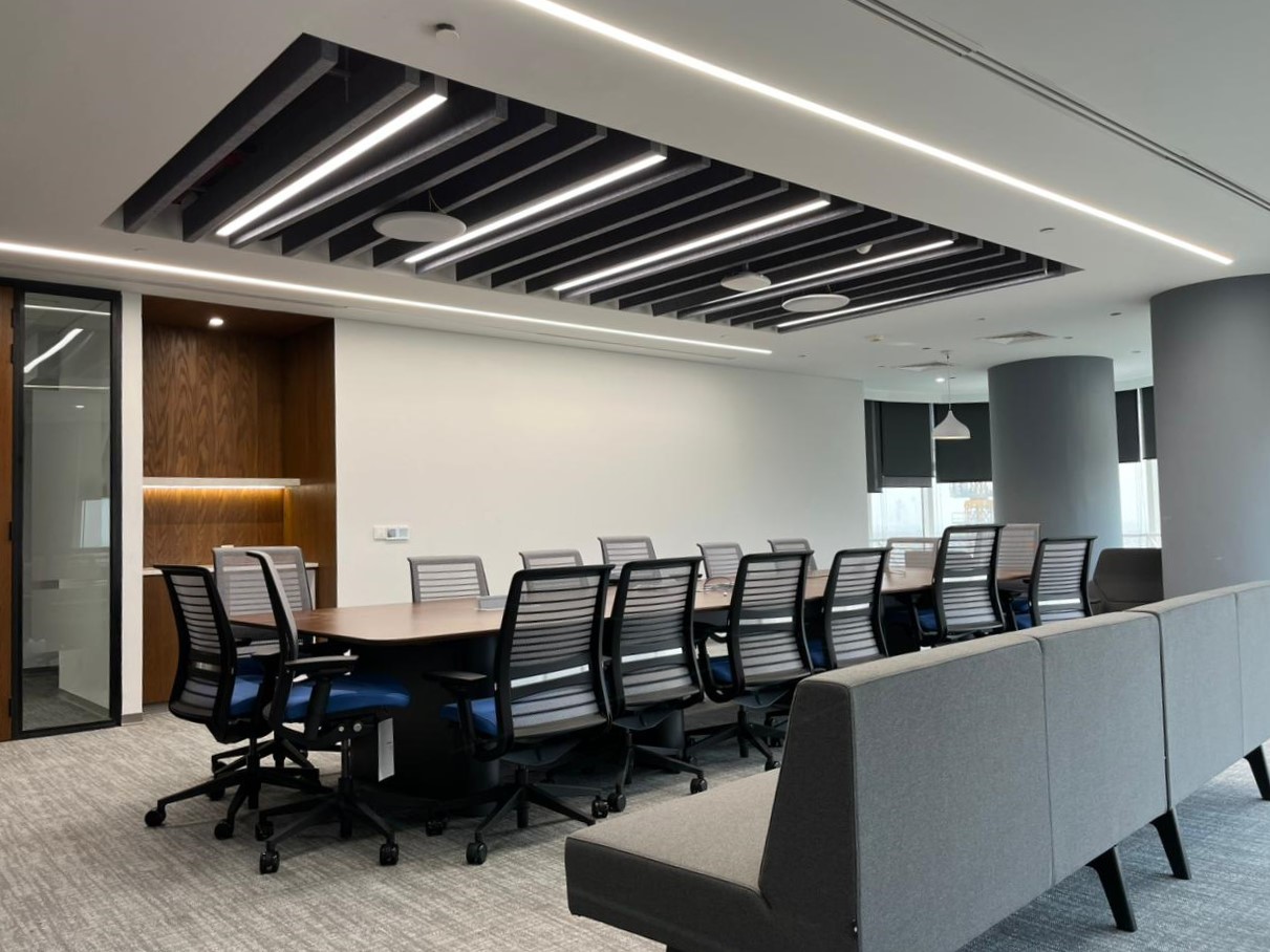 ABBOTT 11TH FLOOR CONFERENCE ROOM/LINEAR BAFFLES