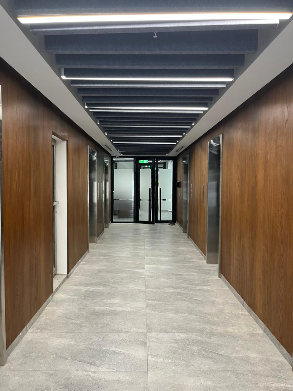 ABBOTT 11TH FLOOR LIFT LOBBY/LINEAR BAFFLES