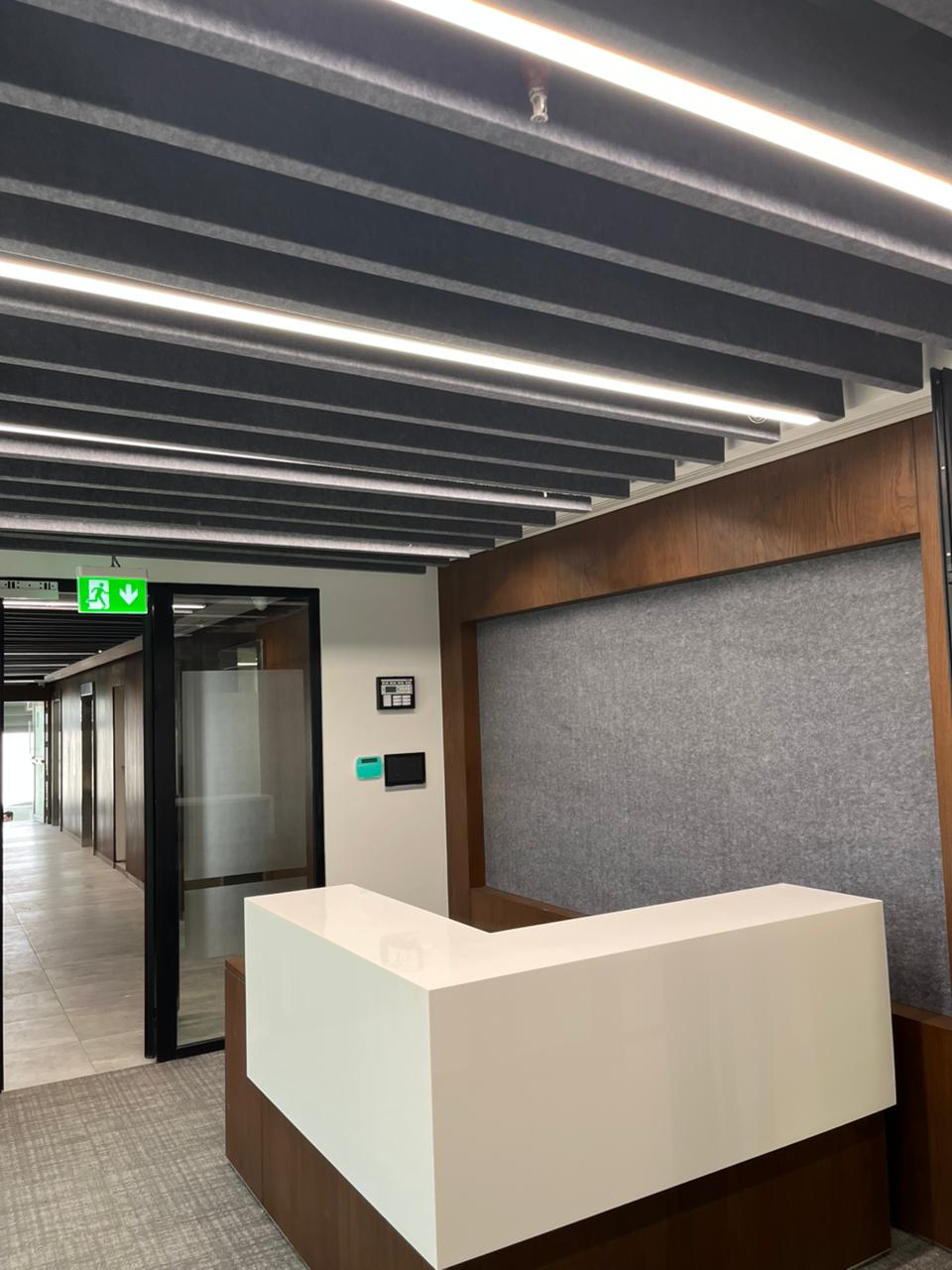 ABBOTT 11TH FLOOR RECEPTION/WALL PANEL & LINEAR BAFFLES